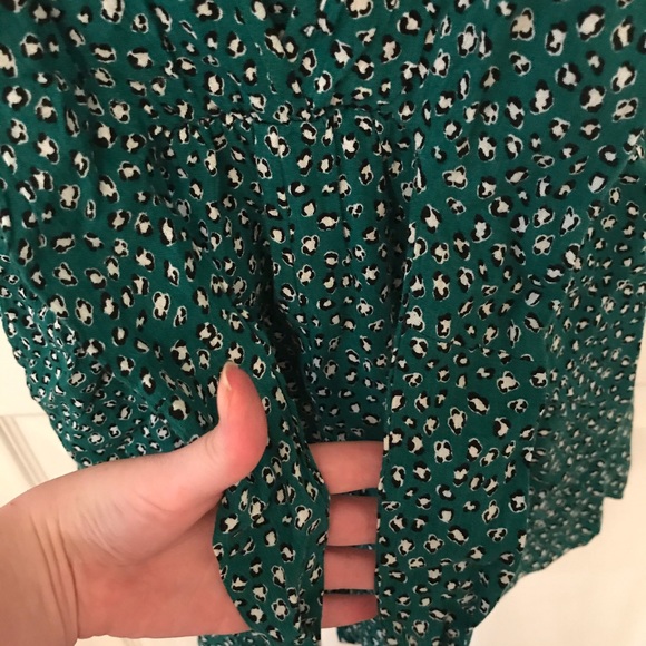 Green v neck tie front romper - Picture 3 of 6